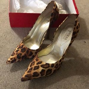 Guess Carrie 2 leopard pumps size 8.5